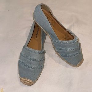Comfort View frayed jean espadrilles, size 8 wide